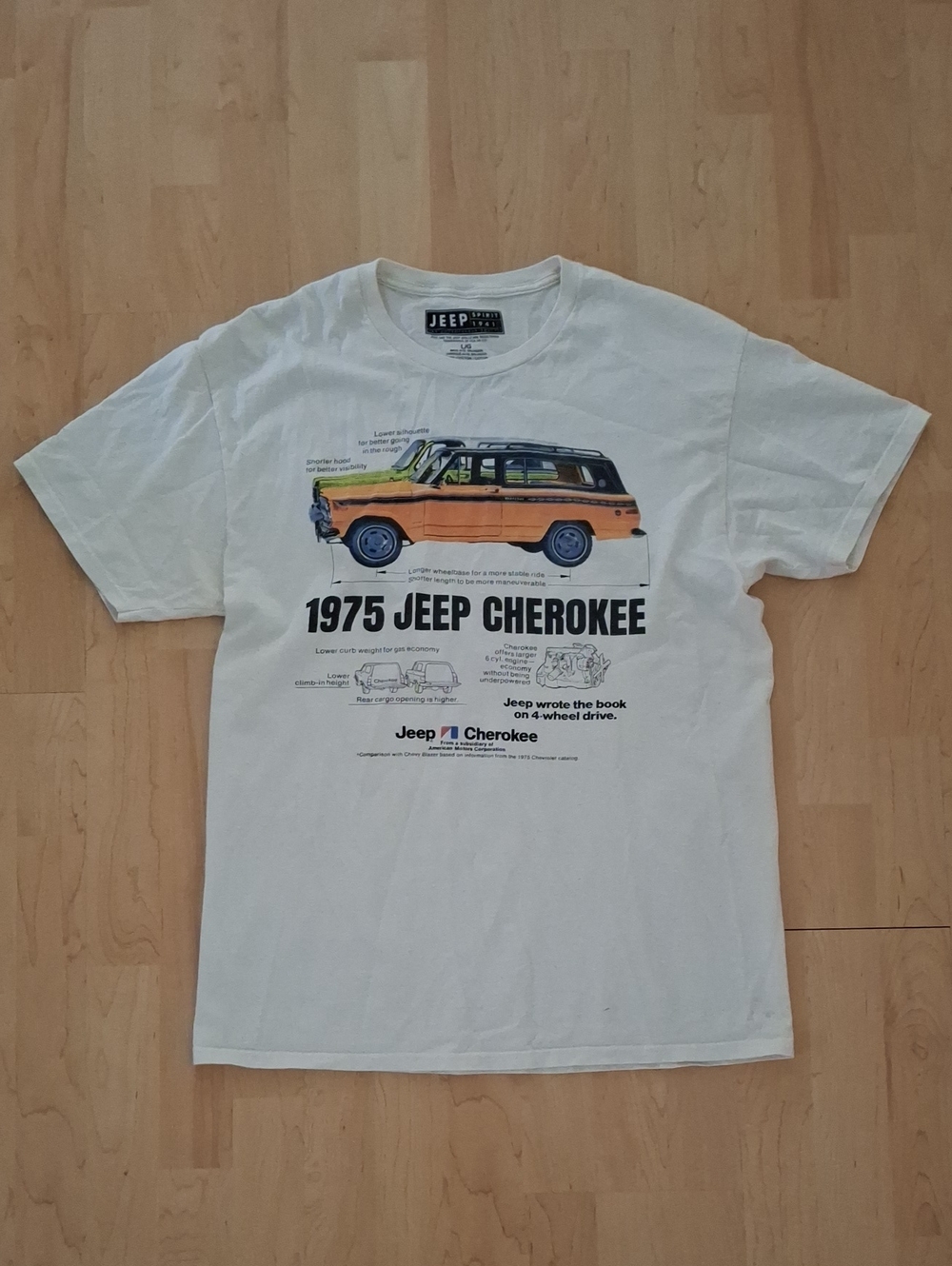 Jeep Cream Short Sleeve T-Shirt with 1975 Cherokee Graphic Size L
